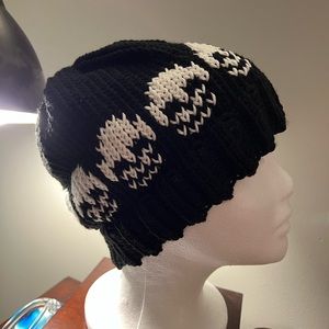 Skull beanie that glows in the dark